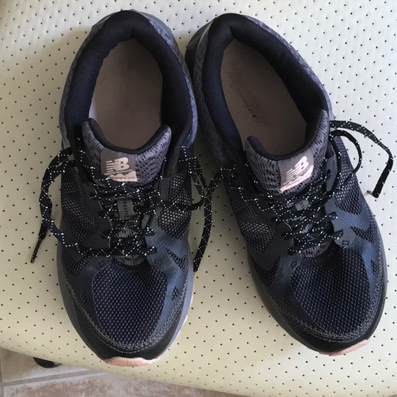 New Balance Navy and Pink Athletic Shoes - Picture 3 of 8